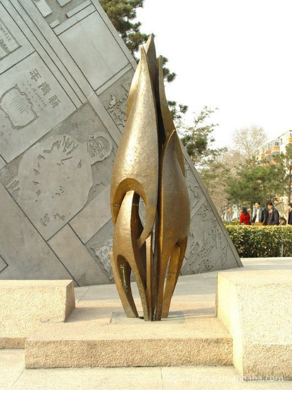 不锈钢雕塑生锈